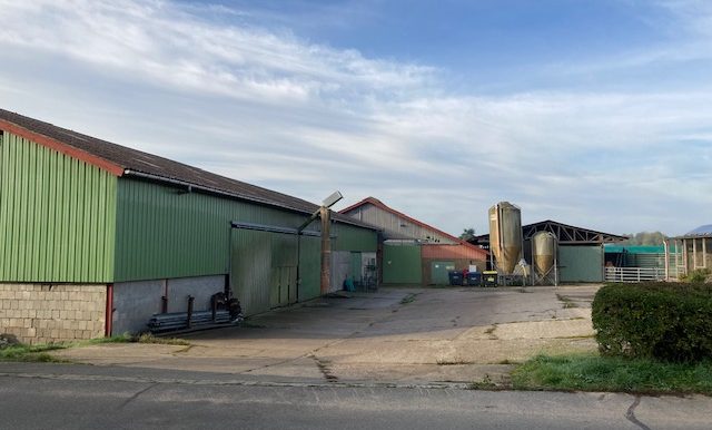 Zufahrt Bergehalle, Stall und Wohnhaus