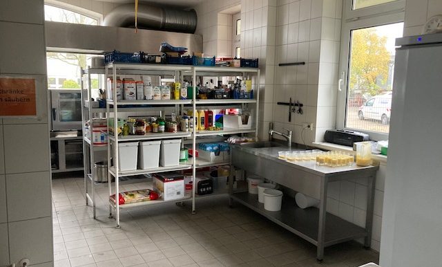Küche (noch)
