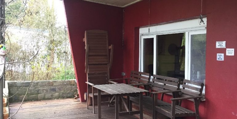 Terrasse mit Eingang zum Bungalow