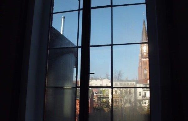 Flur mit großem Fenster