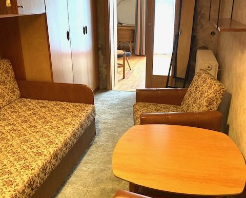 Durchgangszimmer im DG