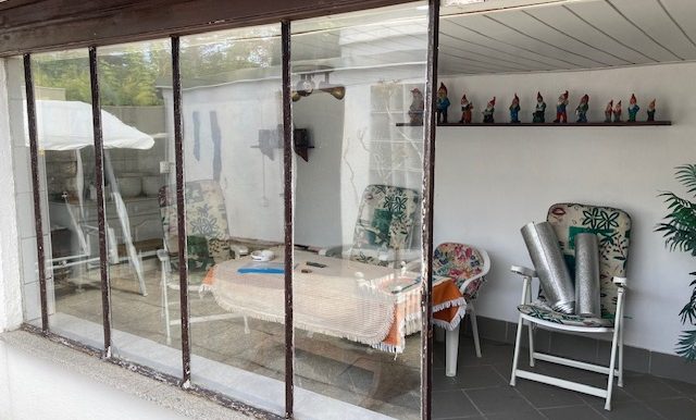 Verglaster Unterstand