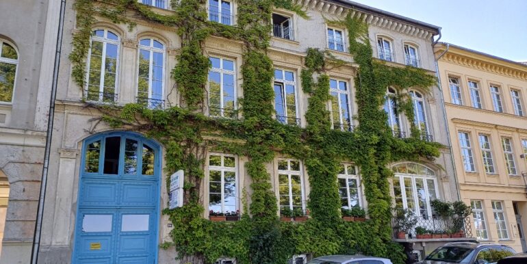 Straßenfront
