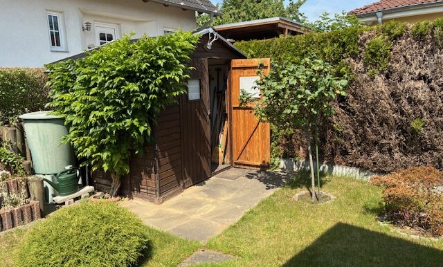 Grundstück mit Gartenhaus
