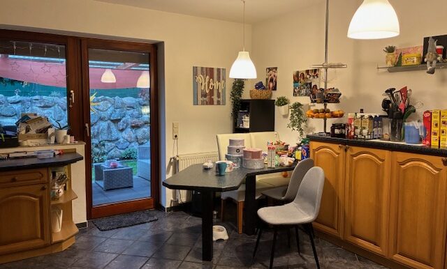 Küche mit Terrassenaustritt