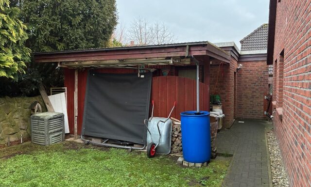 Abstellraum hinter dem Haus