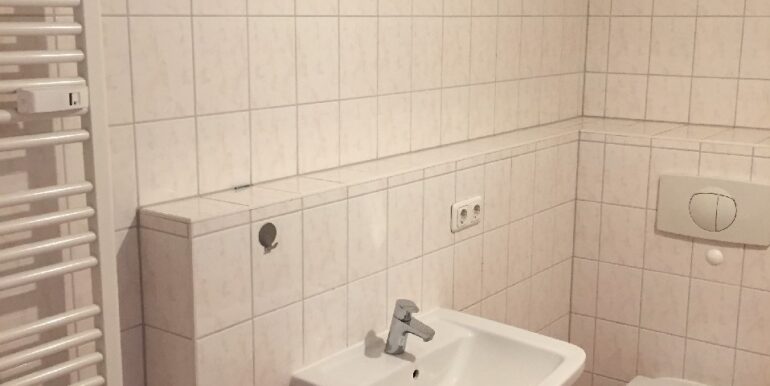 Wannenbad ohne Fenster