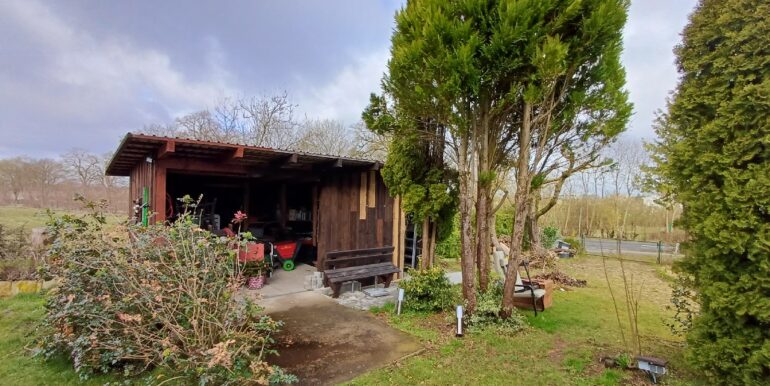 Abstellfläche auf dem Grundstück