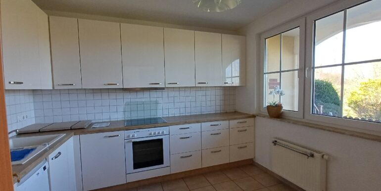 Küche mit Einbauküche