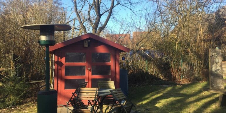 Terrasse und Schuppen