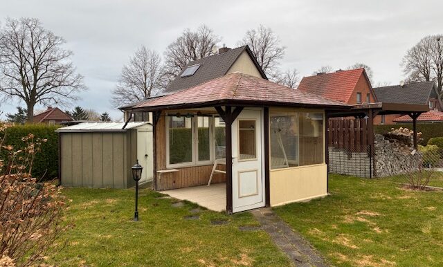 überdachte Sitzgelegenheit