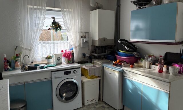 Hauswirtschaftsraum mit Ausgang