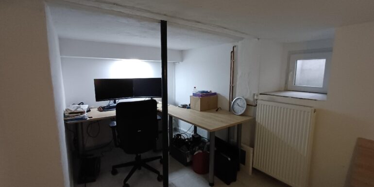 kleines Büro im Kellergeschoss