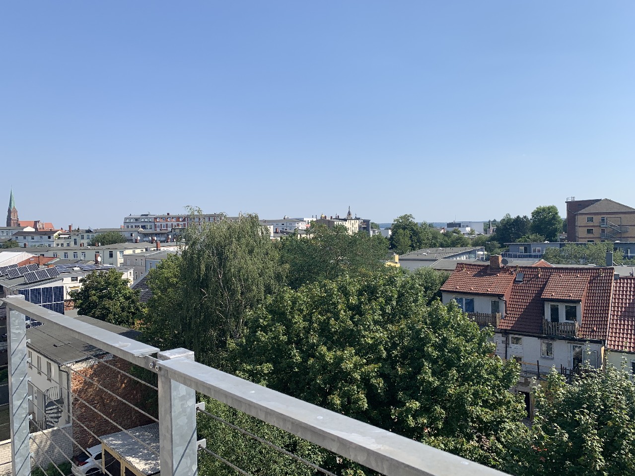 Helle Maisonettewohnung mit 3 Balkonen und traumhaftem Blick über den Dächern von Schwerin - Foto 2