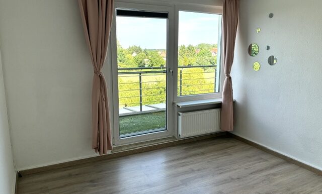 Zimmer mit Balkon im OG