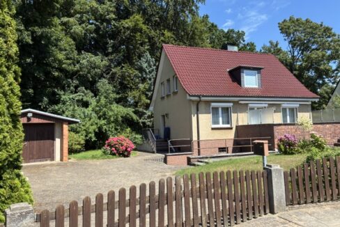Haus mit separater Garage