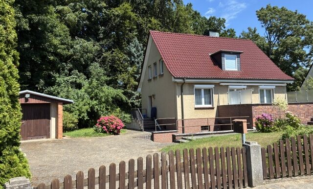 Haus mit separater Garage