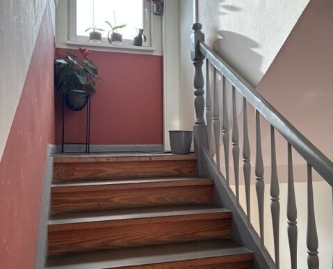 Treppe zur DG-Wohnung