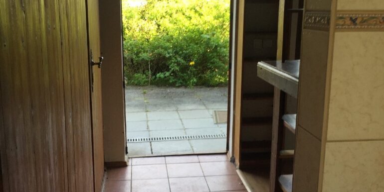 Blick zum Ausgang auf die Terrasse