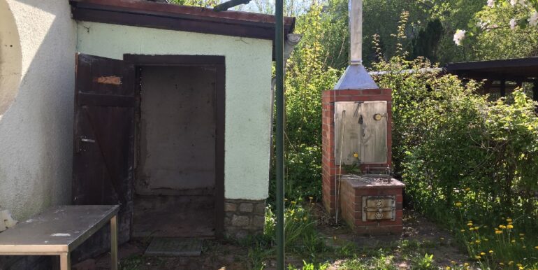 Abstellraum und Räucherofen