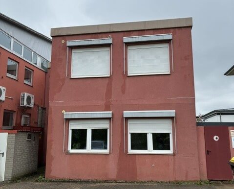 Anbau mit Bürocontainern